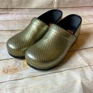 Dansko XP gold clogs. Size 42. 11.5-12